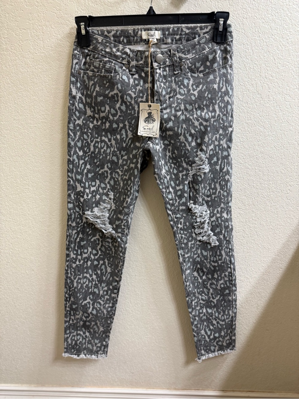 Easel Gray Leopard Print Distressed Skinny Jeans size
